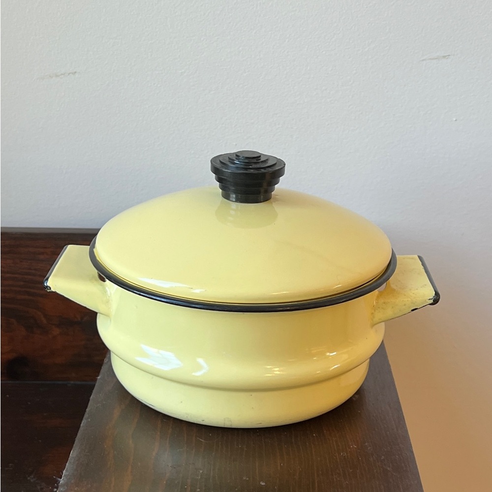 Yellow and Black Enamelware Stock Pot - Picture 1 of 6